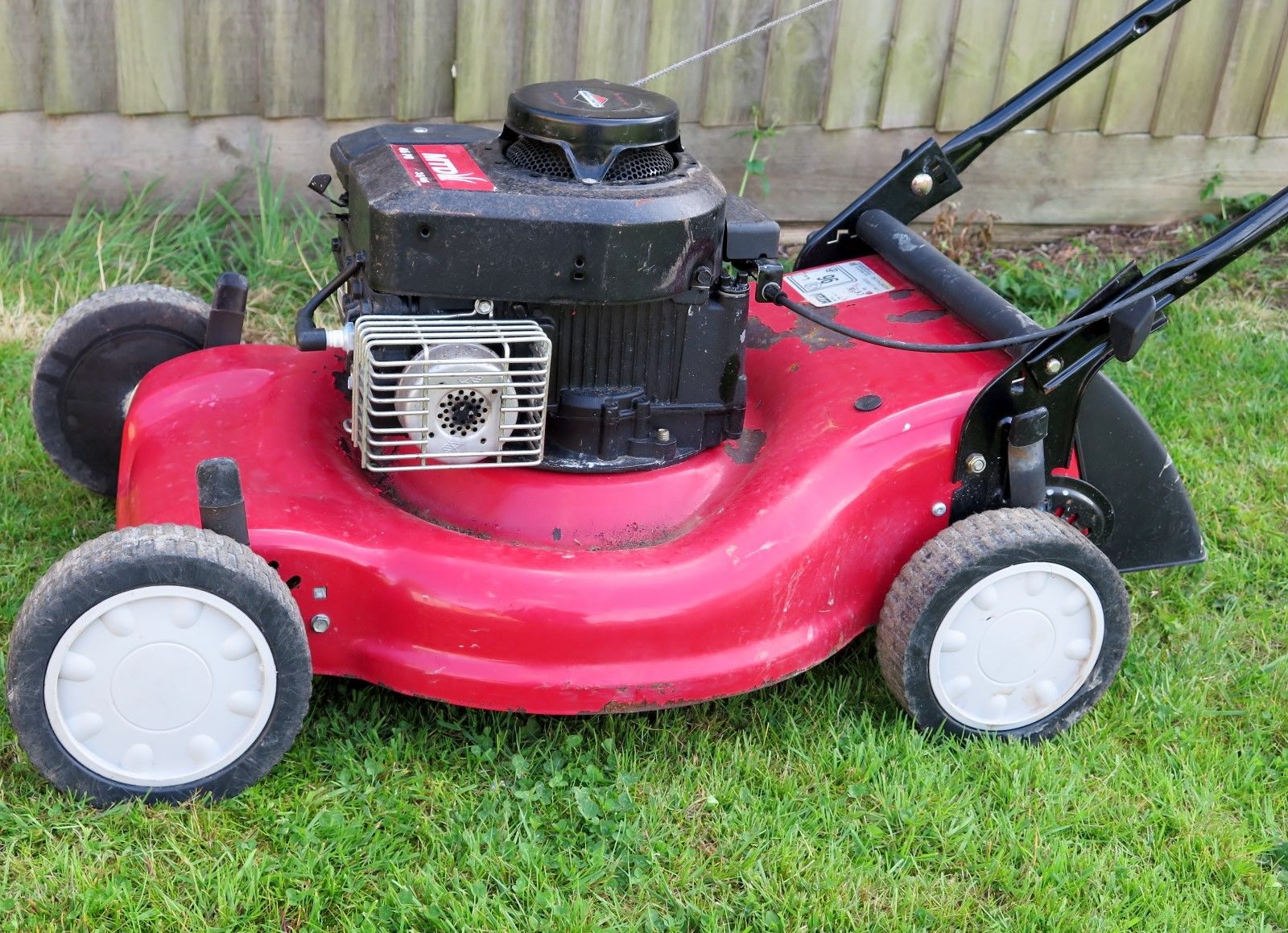 Briggs & Stratton Push Mower.jpg